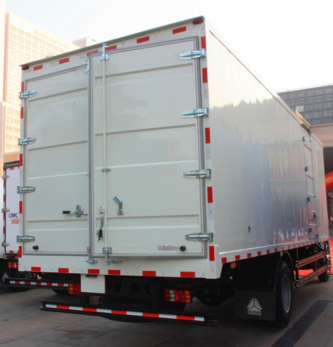 中国重汽HOWO 悍将 160马力 4X2 厢式载货车(ZZ5167XXYG5615C1)6