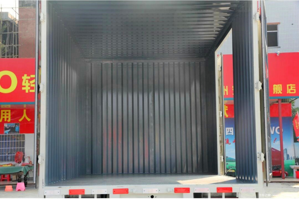 中国重汽HOWO 统帅 129马力 4.2米单排厢式轻卡蓝色13