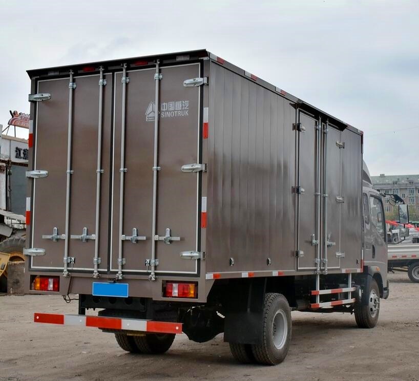 中国重汽HOWO 统帅 154马力 4X2 5.2米排半厢式载货车(ZZ5137XXYF421CD1) 7