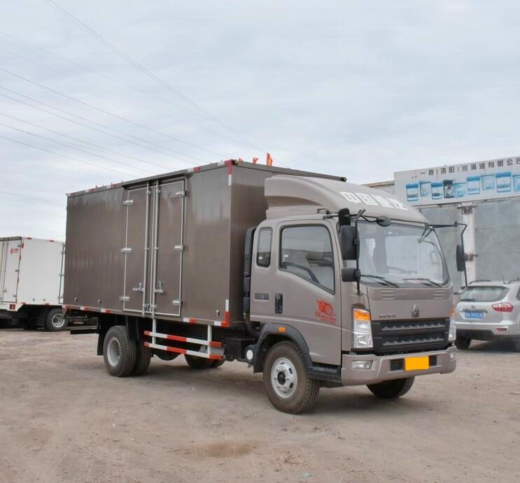 中国重汽HOWO 统帅 154马力 4X2 5.2米排半厢式载货车(ZZ5137XXYF421CD1) 9